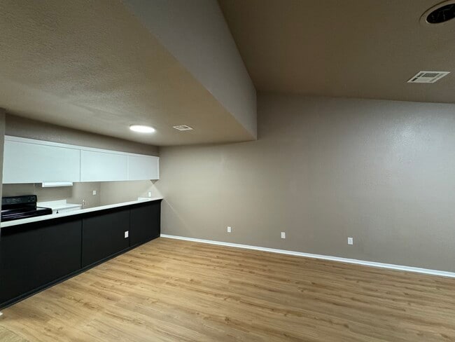 Building Photo - 722 Stonecroft Cir