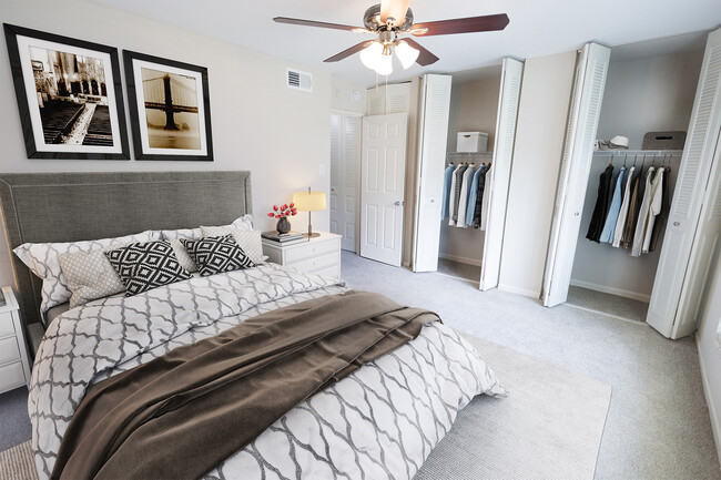 Building Photo - Woodmere Apartments