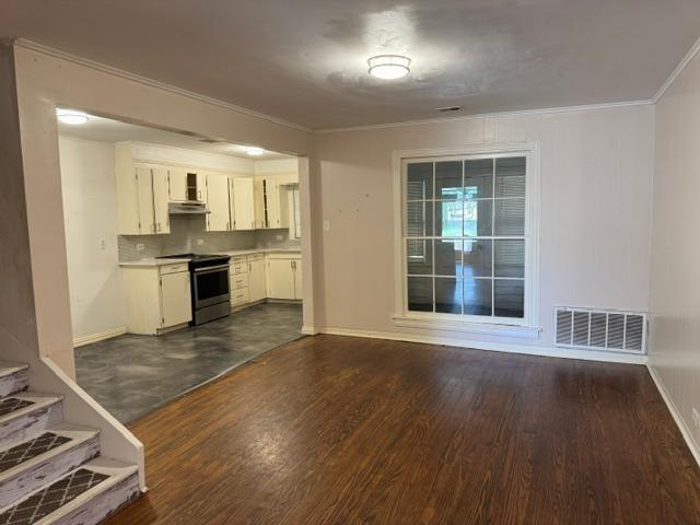 Building Photo - 208 N Elm St