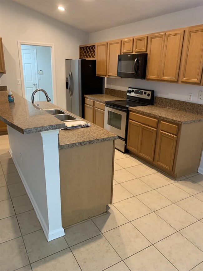 Building Photo - 100 Camden Cay Dr