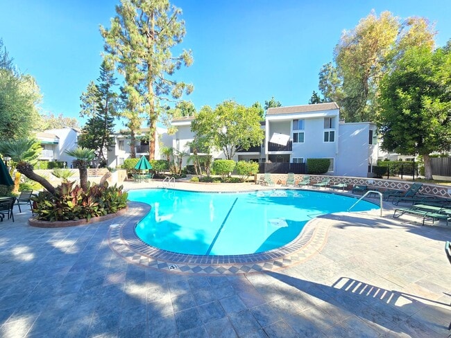 Building Photo - For Rent – 2 Bedroom | 1.5 Bathroom Townho...
