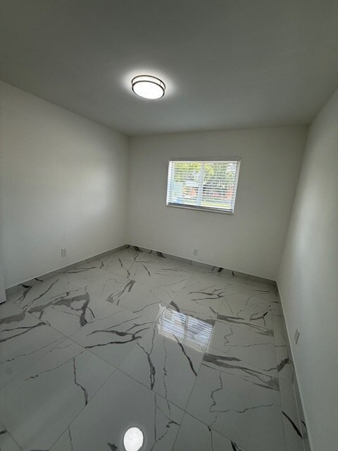 Building Photo - 5962