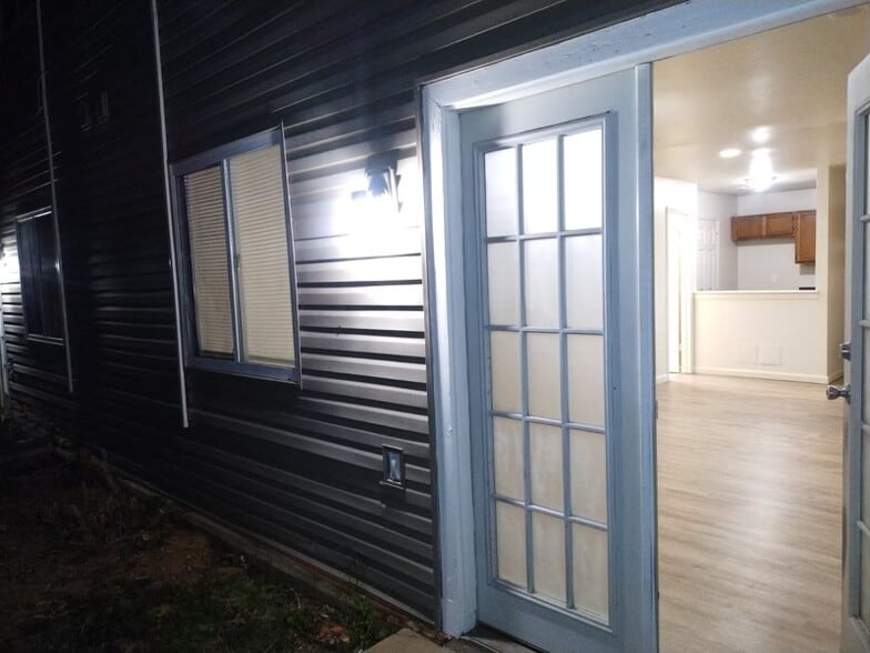 Building Photo - 619 Palisades Dr