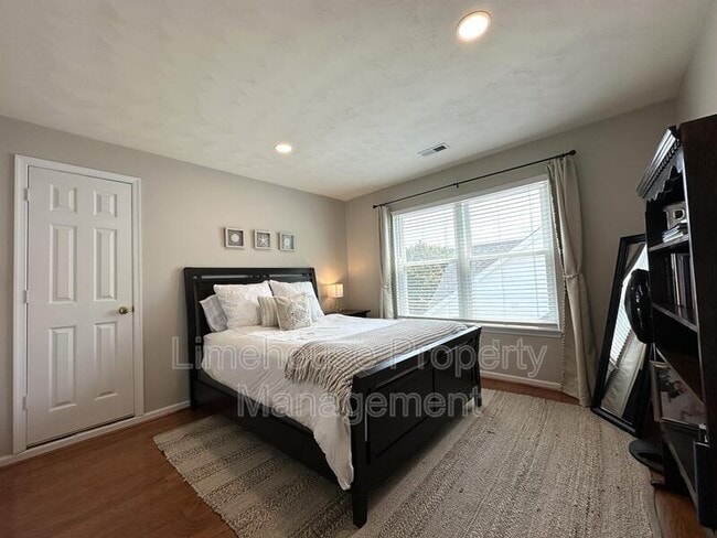 Building Photo - 3236 Barbour Dr