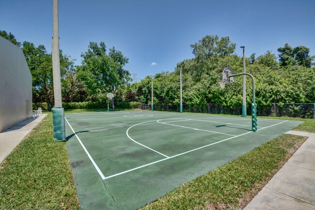 Building Photo - 2581 Carambola Cir N