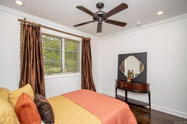 Building Photo - 601 Chenal Woods Dr