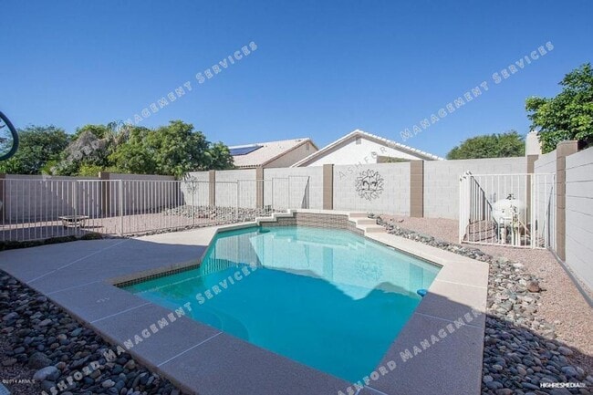 Building Photo - Beautiful Single-Story 3BR Home with Private Pool in North Phoenix