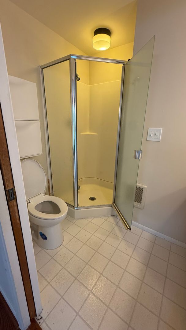 Building Photo - Charming 3-Bed 2bath Single-Level Home in ...