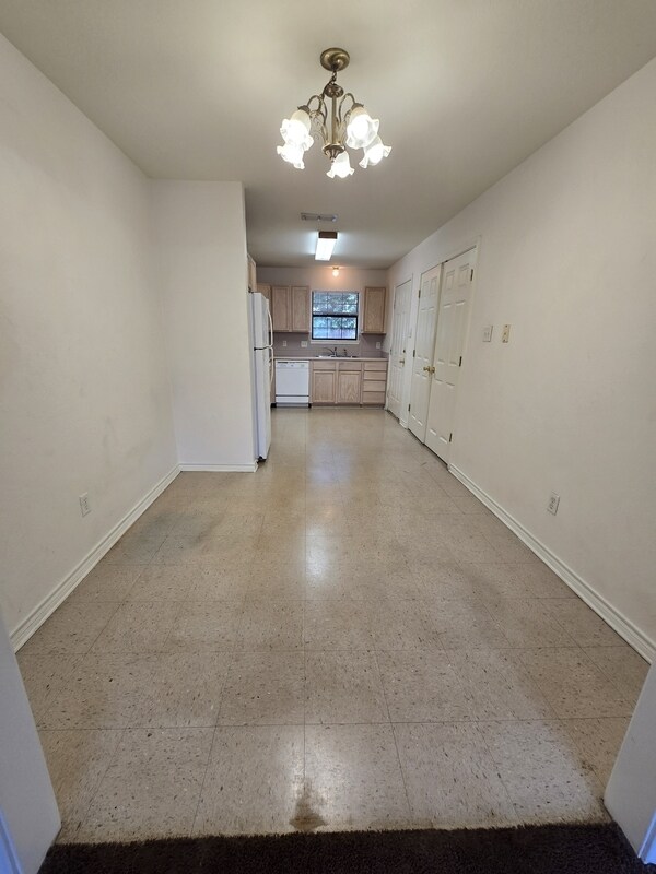 Building Photo - 634 Canada St