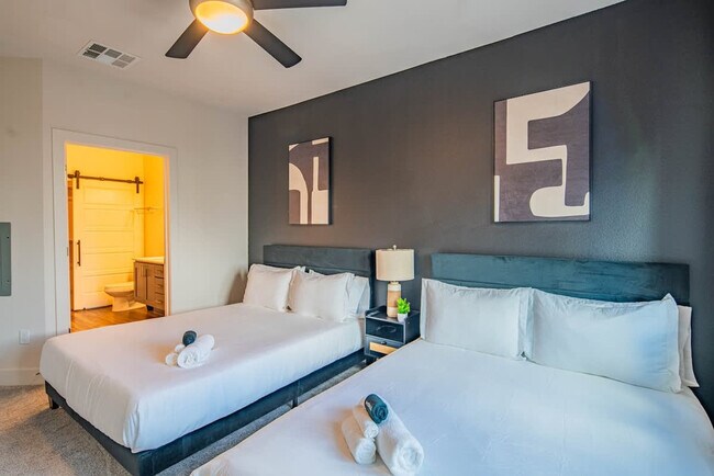 Building Photo - 15501 N Dial Blvd