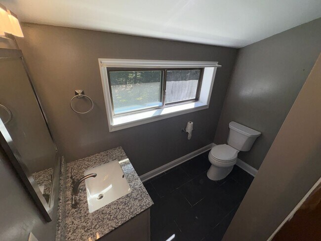 Building Photo - Charming 3 bedroom 2 bath in Porters Corner #