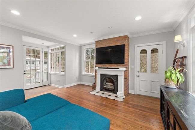 Building Photo - 732 Orchard Terrace