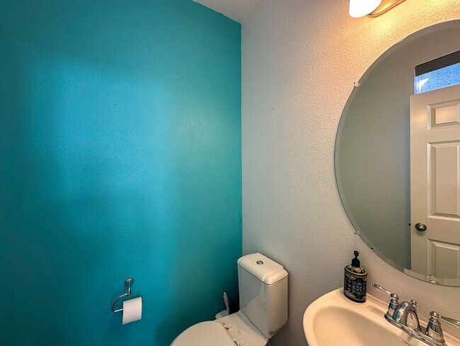 Building Photo - CORNER 3bd 2.5ba paired home in Trails Edge!