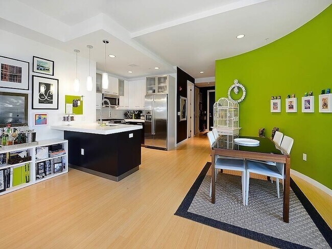 Building Photo - 511 Madison St