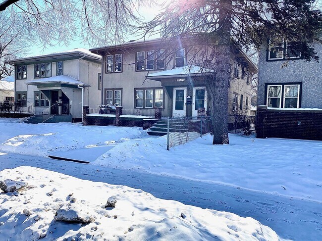 Primary Photo - 1034 Saint Clair Ave