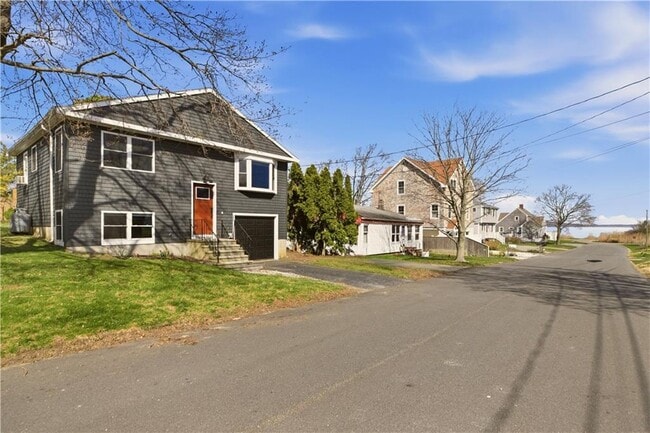 Building Photo - 102 Easton Ave