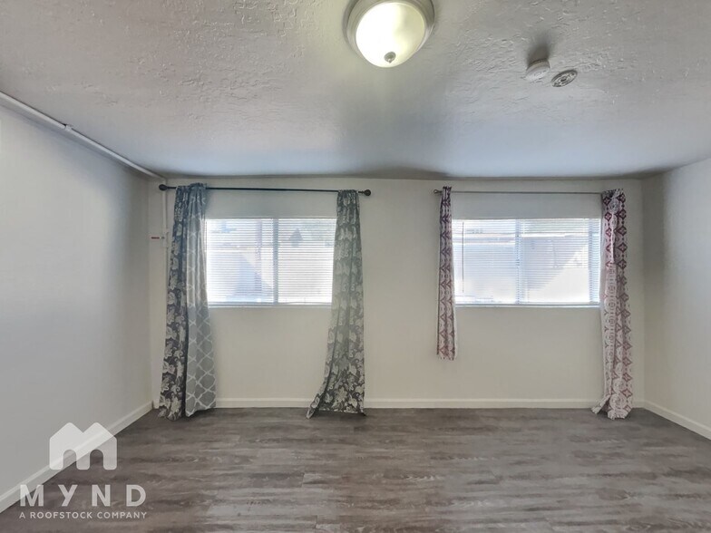 Building Photo - 1426 W 7th Ave