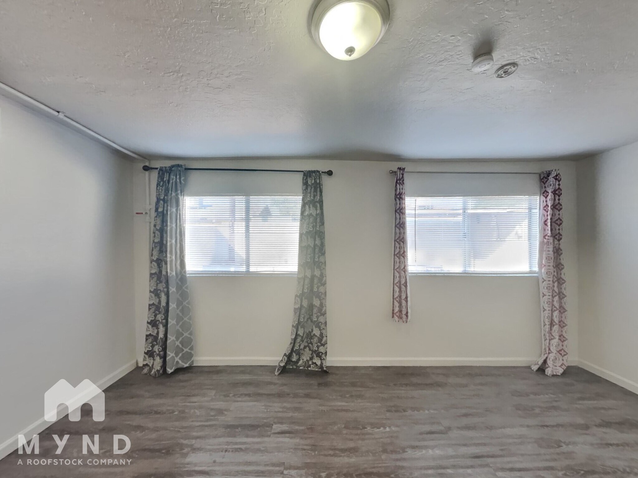 Building Photo - 1426 W 7th Ave