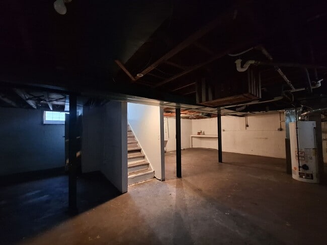 Building Photo - Charming 3 bedroom brick bungalow