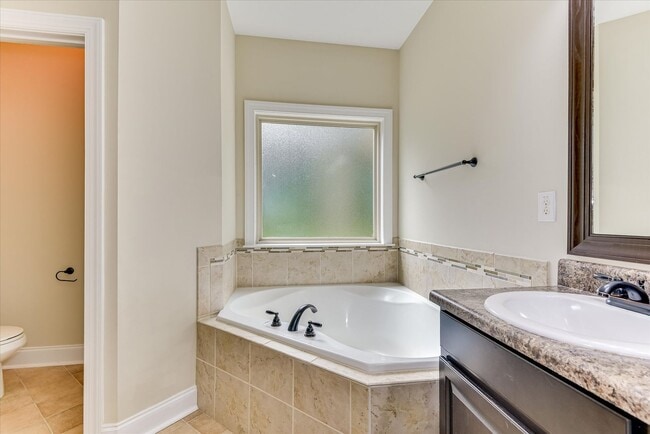 Building Photo - 4215 Windslow Dr