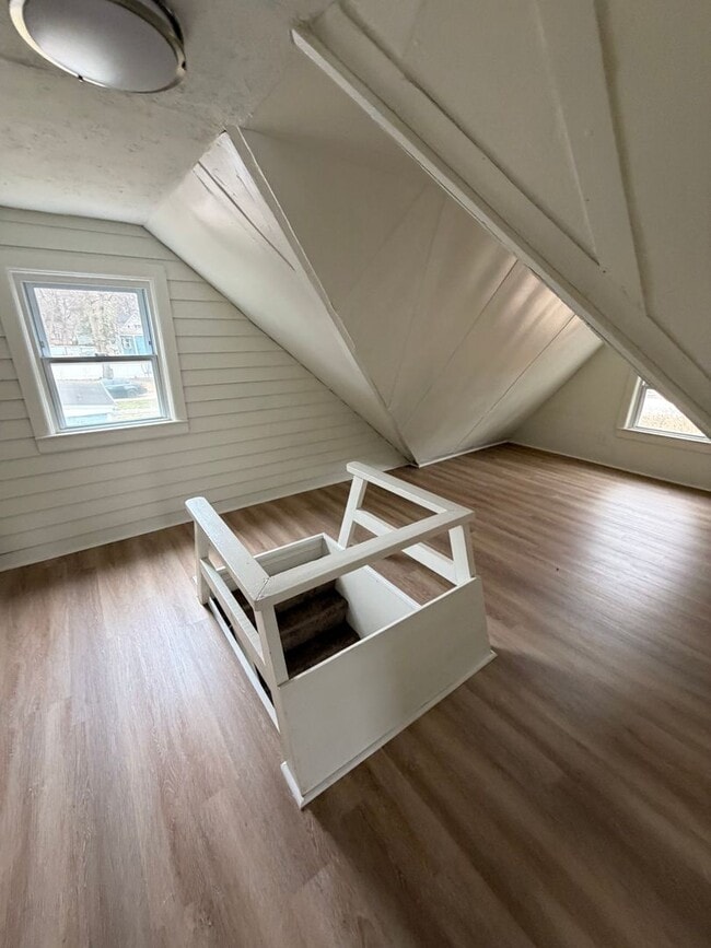 Building Photo - Beautiful Renovated 3 Br House!