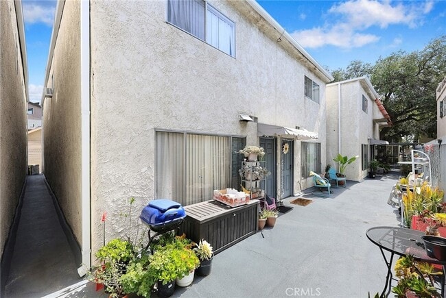 Building Photo - 333 Riverdale Dr