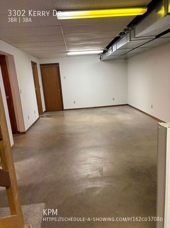 Building Photo - 3302 Kerry Dr