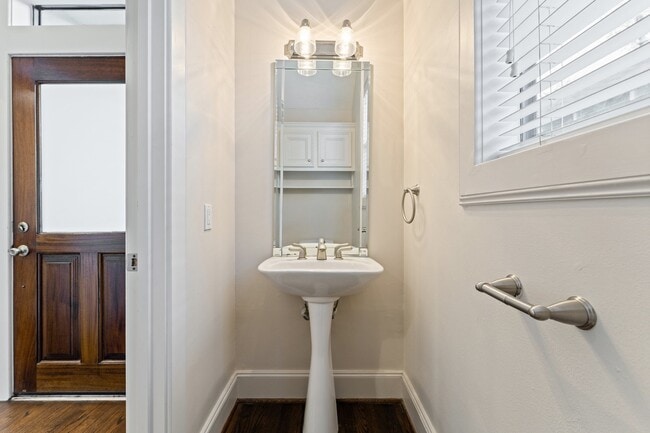 Building Photo - 5422 Gibson St