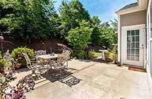 Building Photo - 232 Begonia Ct