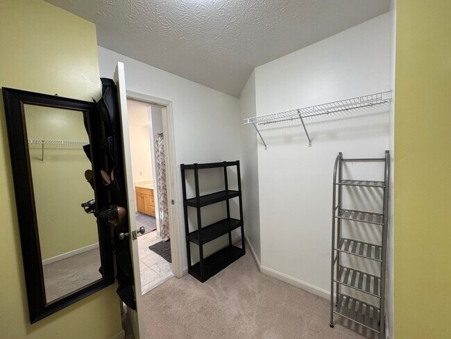 Building Photo - 307 Ludlow Dr