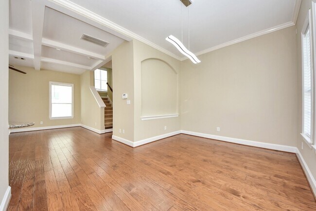 Building Photo - 2119 Stuart St