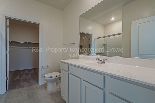 Building Photo - 6450 W Magdalena Ln