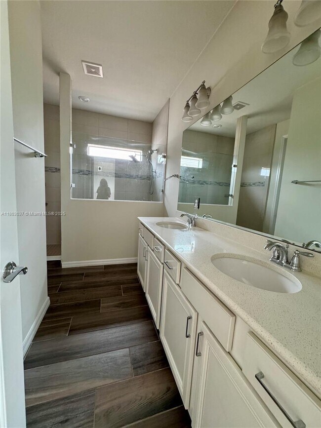 Building Photo - 4729 Greenway Dr