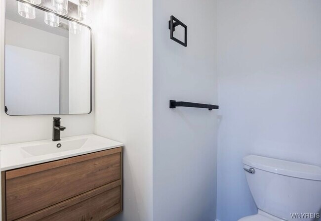 Building Photo - 76 Alverstone Way