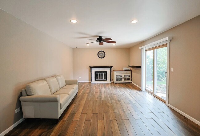 Building Photo - 1410 Huntington Dr