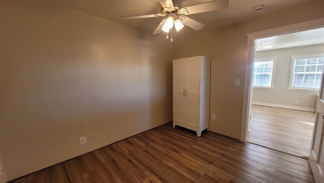 Building Photo - 643 NE Channon Ave