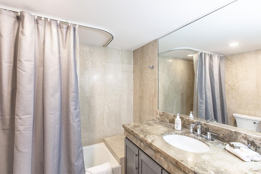 Building Photo - 440 ?Olohana St