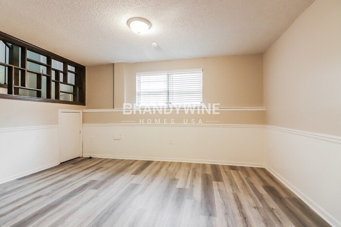 Building Photo - 506 Broadway St