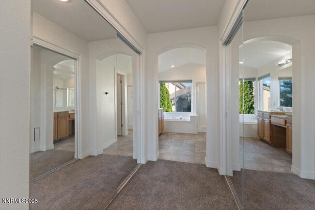 Building Photo - 7021 Heatherwood Dr