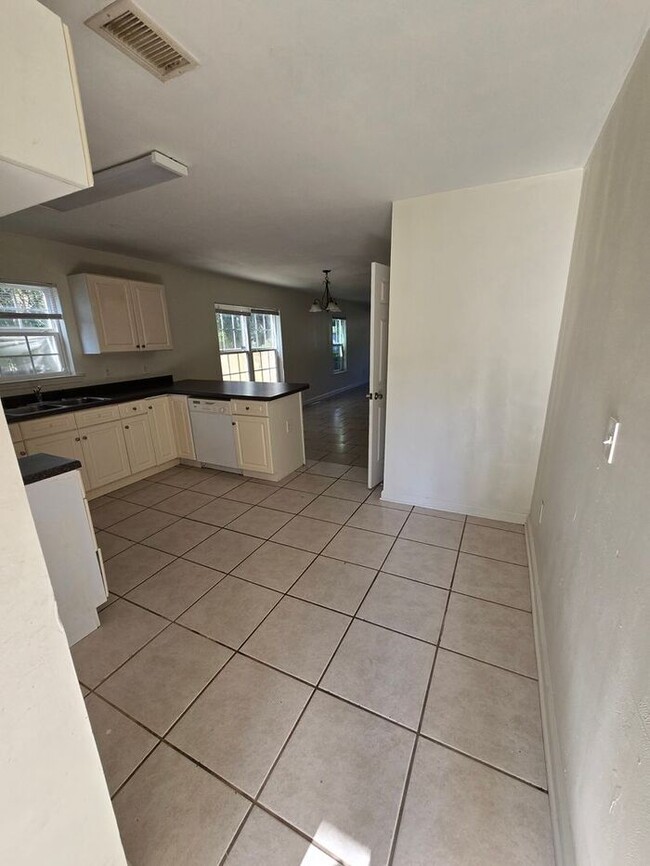 Building Photo - 3bedrooms 2.5 baths townhome Available Nov...