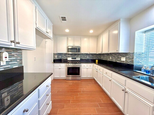 Building Photo - Two Story Four Bedroom home for lease in Jurupa Valley $3,395