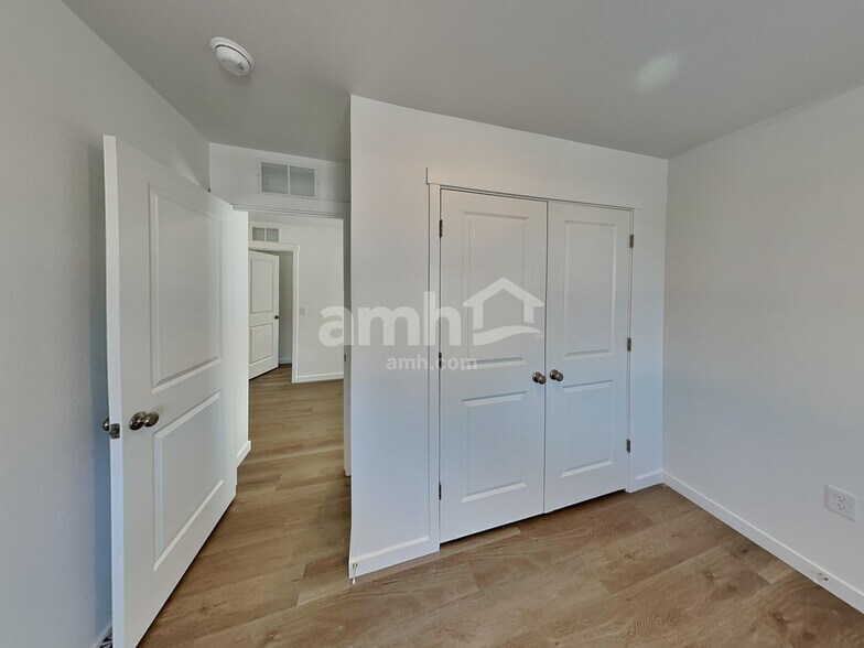 Building Photo - 26106 E Calhoun Pl