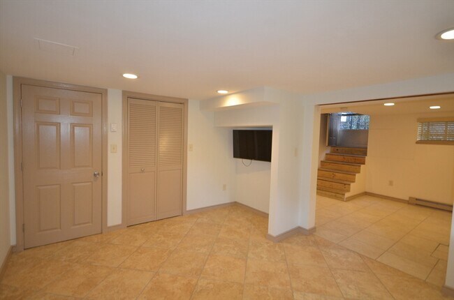 Primary Photo - 18 Benton Rd