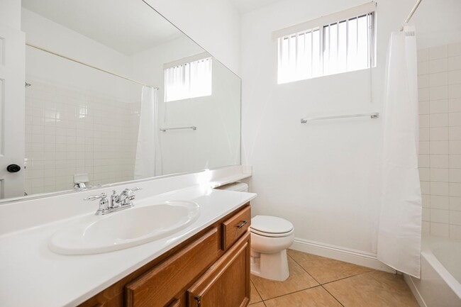 Building Photo - Welcome Home!  One Store Home