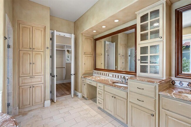 Building Photo - 11924 La Barzola Bend