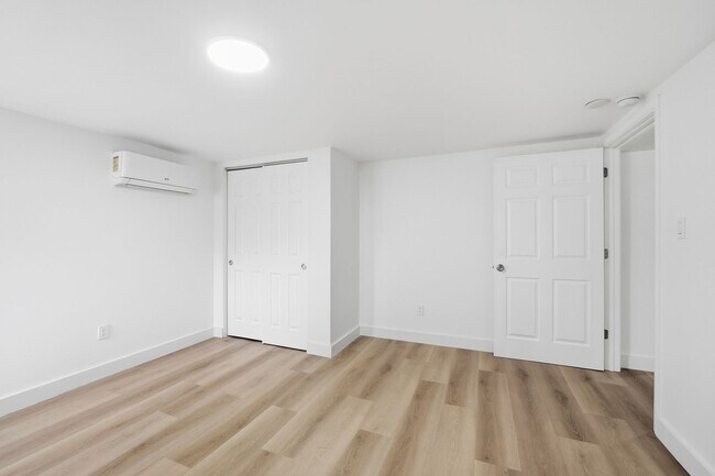 Building Photo - 568 Hale Ave