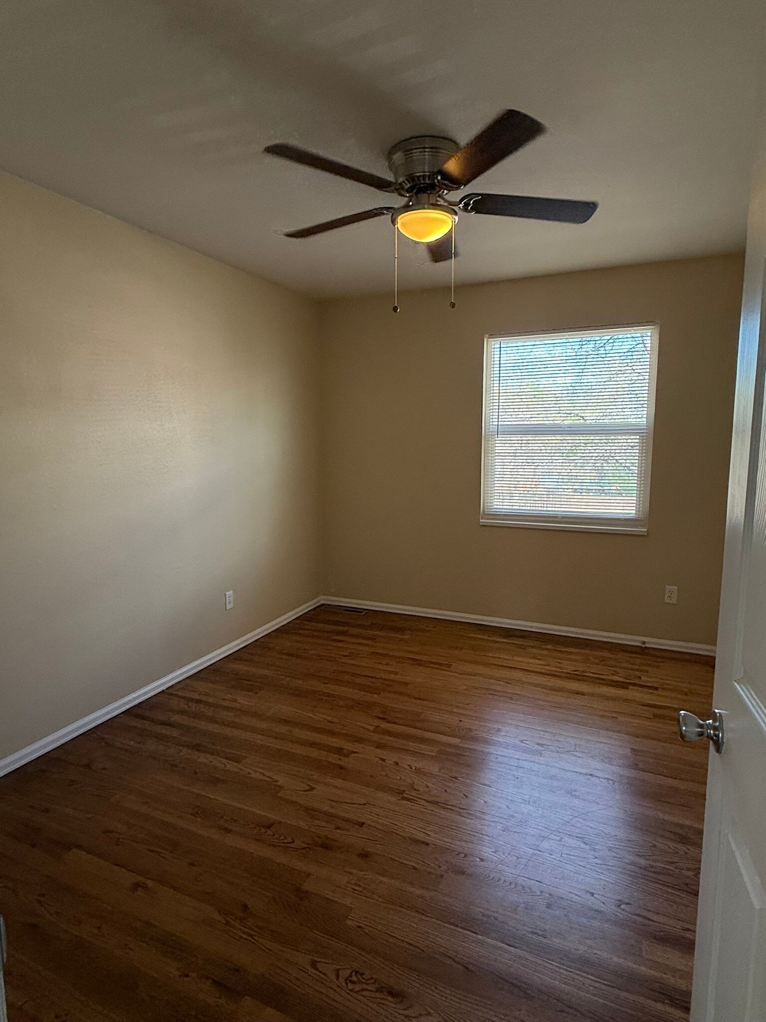 Room 2 - 1522 Rainier Dr