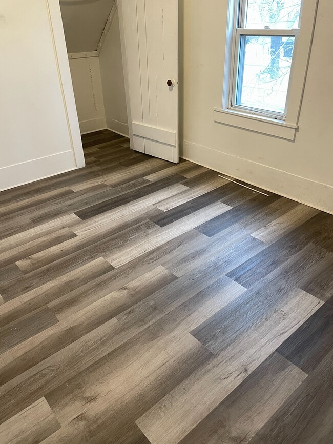 Building Photo - Fuller Properties