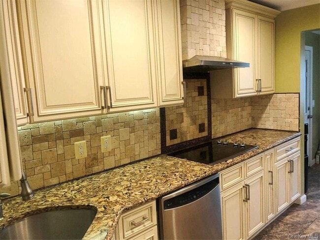 Building Photo - 563 Albemarle Pl