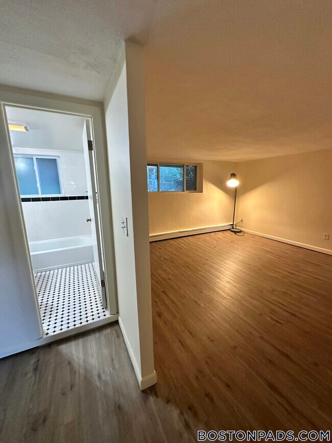 Building Photo - 33 Westgate Rd